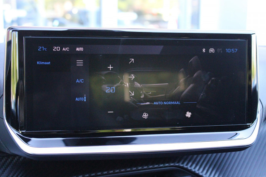 Peugeot 2008 1.2 Hybrid 136PK AUTOMAAT ALLURE | NIEUWE AUTO! | KEYLESS ENTRY/START | PARKEERSENSOREN VOOR + ACHTER | 17" LICHTMETALEN VELGEN | ADAPTIVE CRUISE CONTROL | CLIMATE CONTROL | STOEL VERWARMING | DRAADLOZE APPLE CARPLAY/ANDROID AUTO | DAB+ RADIO |