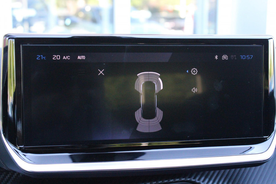 Peugeot 2008 1.2 Hybrid 136PK AUTOMAAT ALLURE | NIEUWE AUTO! | KEYLESS ENTRY/START | PARKEERSENSOREN VOOR + ACHTER | 17" LICHTMETALEN VELGEN | ADAPTIVE CRUISE CONTROL | CLIMATE CONTROL | STOEL VERWARMING | DRAADLOZE APPLE CARPLAY/ANDROID AUTO | DAB+ RADIO |