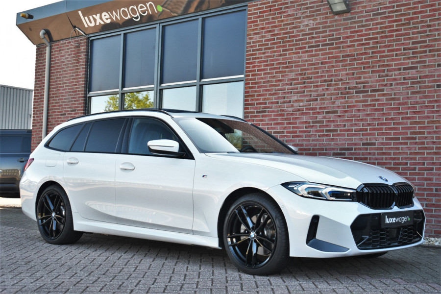 BMW 3 Serie Touring 330e M-Sport Pano ACC Trekh HUD El-zetel 19inch Adp-onderstel
