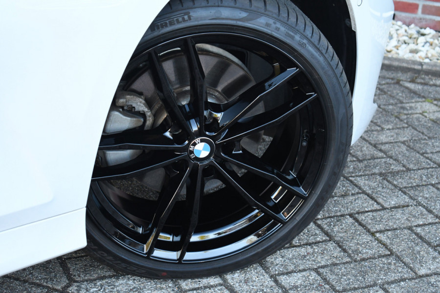 BMW 3 Serie Touring 330e M-Sport Pano ACC Trekh HUD El-zetel 19inch Adp-onderstel