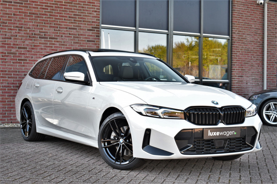 BMW 3 Serie Touring 330e M-Sport Pano ACC Trekh HUD El-zetel 19inch Adp-onderstel