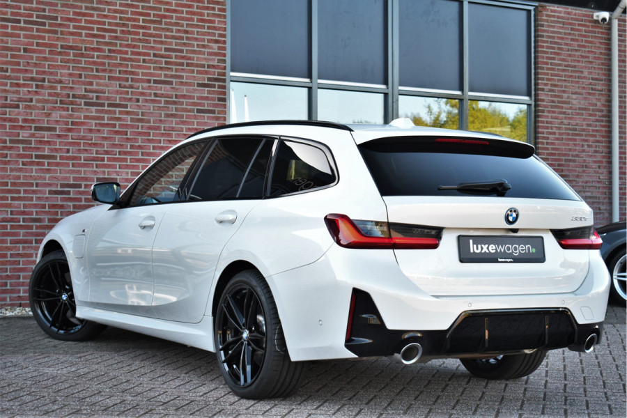 BMW 3 Serie Touring 330e M-Sport Pano ACC Trekh HUD El-zetel 19inch Adp-onderstel