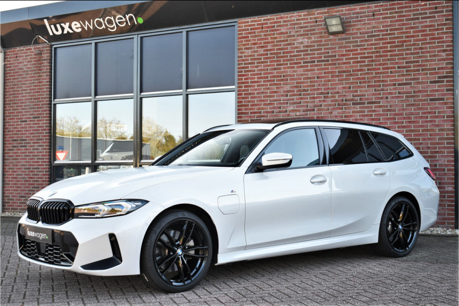 BMW 3 Serie Touring 330e M-Sport Pano ACC Trekh HUD El-zetel 19inch Adp-onderstel