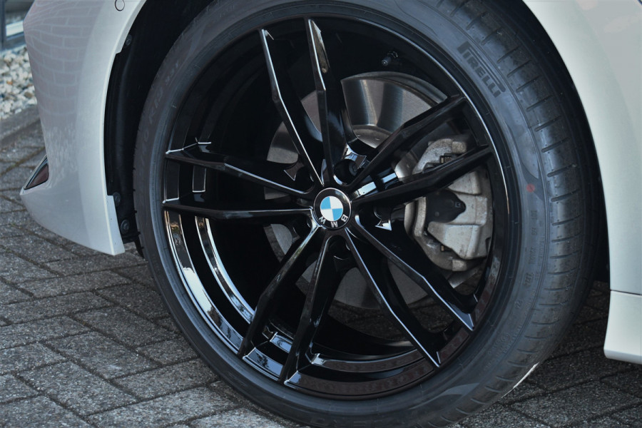 BMW 3 Serie Touring 330e M-Sport Pano ACC Trekh HUD El-zetel 19inch Adp-onderstel