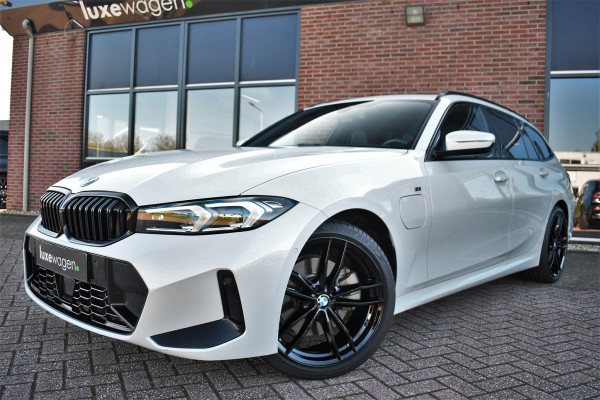 BMW 3 Serie Touring 330e M-Sport Pano ACC Trekh HUD El-zetel 19inch Adp-onderstel