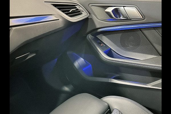 BMW 1-serie M-Sport Plus 50 Jahre | Live Cockpit Pro | Headup | Navi Prof. | Stoelverw. | H-Leder | Camera | Crystal Pook |  Ambiente Led | Carplay | 19" | Lane Assist | Pr. Glas.| Rijklaarprijs Incl. Gr. Onderhoud |10-2021.