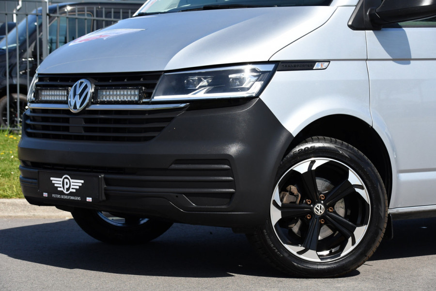 Volkswagen Transporter 2.0 TDI L2H1 30 Highline Adaptieve Cruise, Camera, Automaat, Carplay, 150PK, LED, Standkachel, Stoelverwarming, Trekhaak, Uniek!