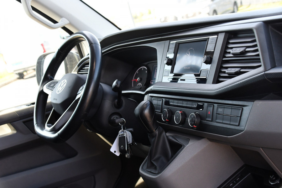 Volkswagen Transporter 2.0 TDI L2H1 30 Highline Adaptieve Cruise, Camera, Automaat, Carplay, 150PK, LED, Standkachel, Stoelverwarming, Trekhaak, Uniek!