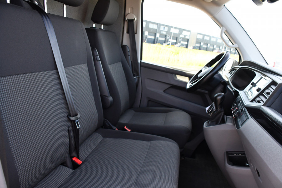 Volkswagen Transporter 2.0 TDI L2H1 30 Highline Adaptieve Cruise, Camera, Automaat, Carplay, 150PK, LED, Standkachel, Stoelverwarming, Trekhaak, Uniek!