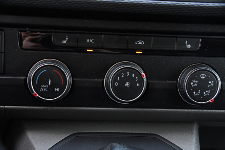 Volkswagen Transporter 2.0 TDI L2H1 30 Highline Adaptieve Cruise, Camera, Automaat, Carplay, 150PK, LED, Standkachel, Stoelverwarming, Trekhaak, Uniek!