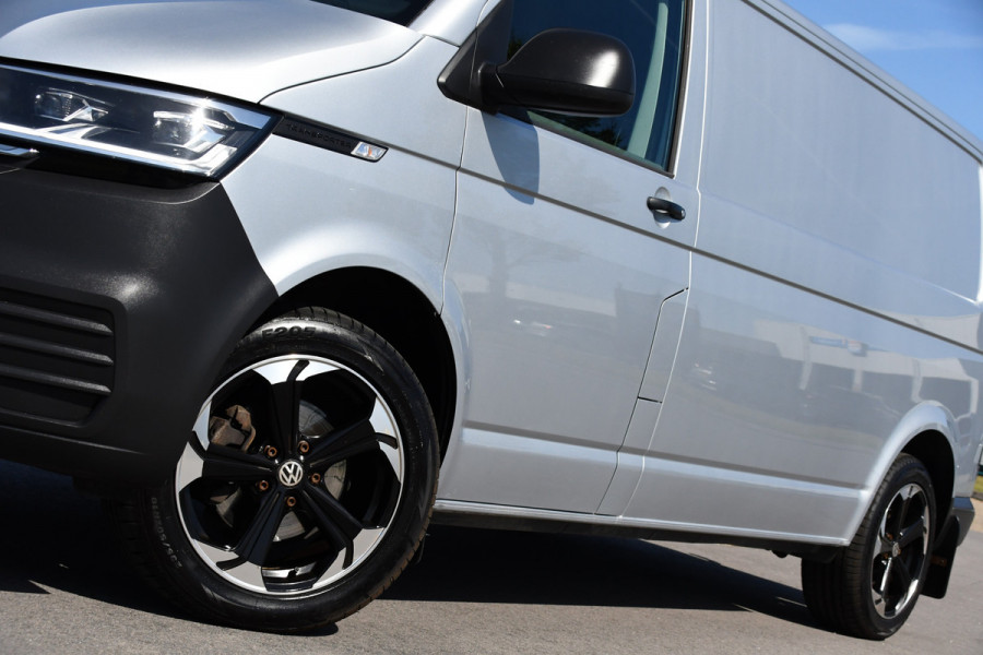 Volkswagen Transporter 2.0 TDI L2H1 30 Highline Adaptieve Cruise, Camera, Automaat, Carplay, 150PK, LED, Standkachel, Stoelverwarming, Trekhaak, Uniek!