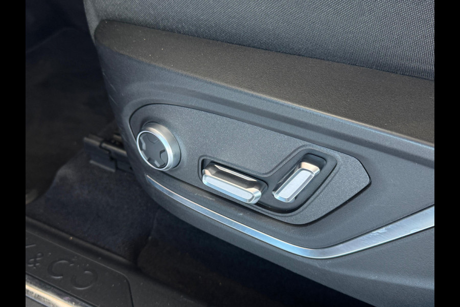Lynk & Co 01 1.5 BLACK EDTION | PANODAK | CARPLAY |