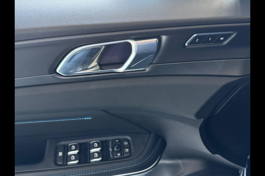 Lynk & Co 01 1.5 BLACK EDTION | PANODAK | CARPLAY |