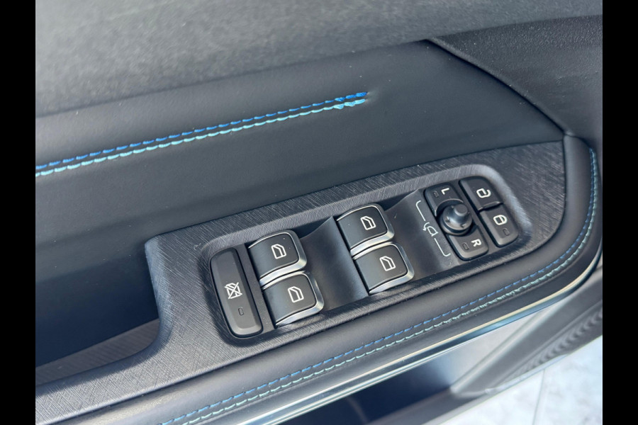 Lynk & Co 01 1.5 BLACK EDTION | PANODAK | CARPLAY |