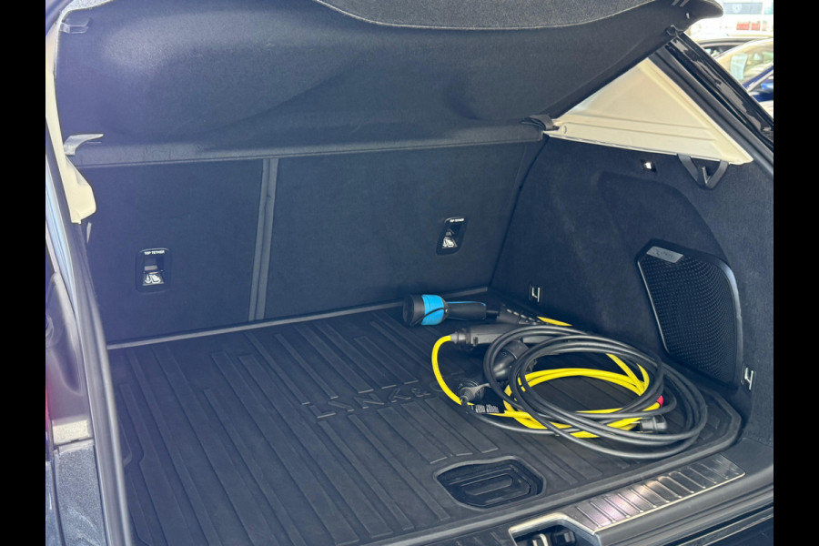 Lynk & Co 01 1.5 BLACK EDTION | PANODAK | CARPLAY |