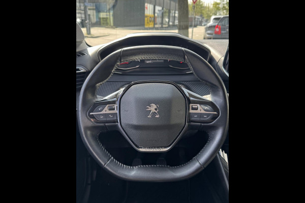 Peugeot 208 1.2 PureTech OUTLAW Edition - Apple CarPlay / Navigatie I Airco I LED I PDC I 68.000 KM -Dealer onderhouden