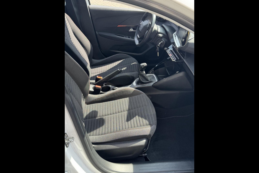 Peugeot 208 1.2 PureTech OUTLAW Edition - Apple CarPlay / Navigatie I Airco I LED I PDC I 68.000 KM -Dealer onderhouden