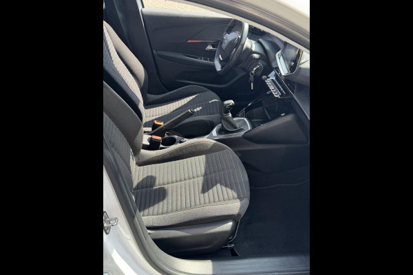 Peugeot 208 1.2 PureTech OUTLAW Edition - Apple CarPlay / Navigatie I Airco I LED I PDC I 68.000 KM -Dealer onderhouden