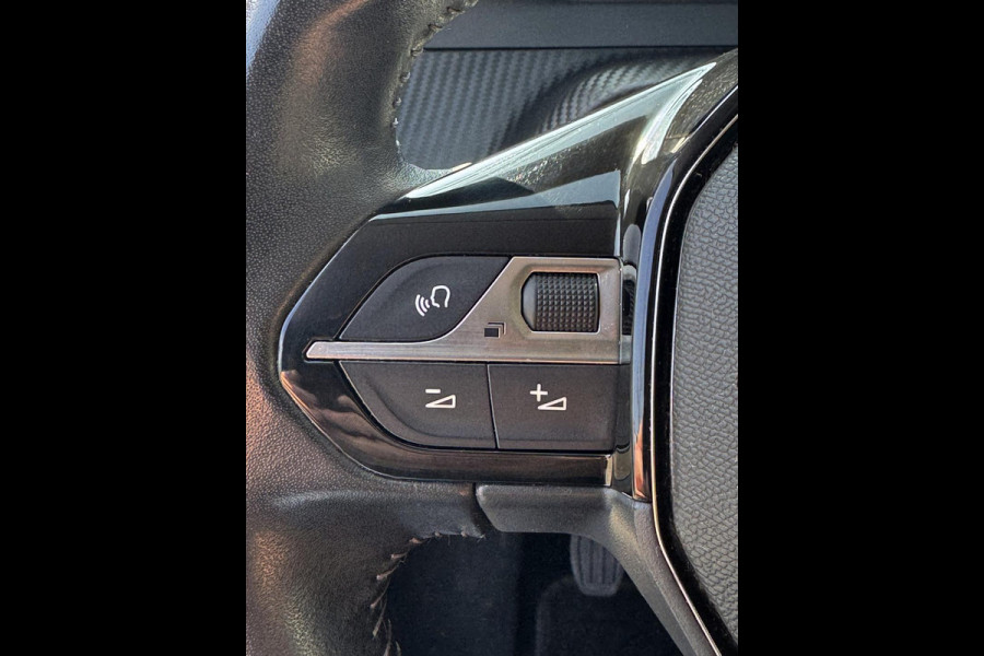 Peugeot 208 1.2 PureTech OUTLAW Edition - Apple CarPlay / Navigatie I Airco I LED I PDC I 68.000 KM -Dealer onderhouden