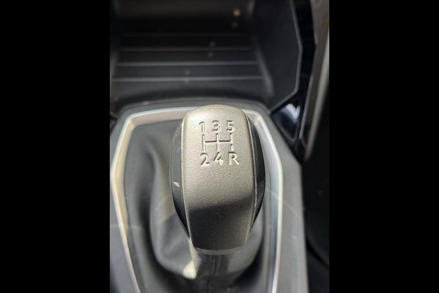 Peugeot 208 1.2 PureTech OUTLAW Edition - Apple CarPlay / Navigatie I Airco I LED I PDC I 68.000 KM -Dealer onderhouden