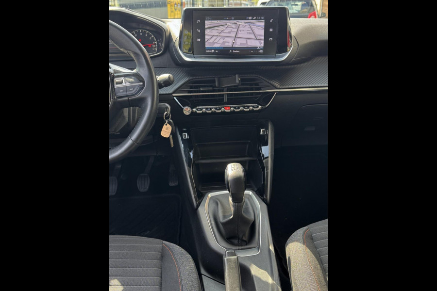 Peugeot 208 1.2 PureTech OUTLAW Edition - Apple CarPlay / Navigatie I Airco I LED I PDC I 68.000 KM -Dealer onderhouden