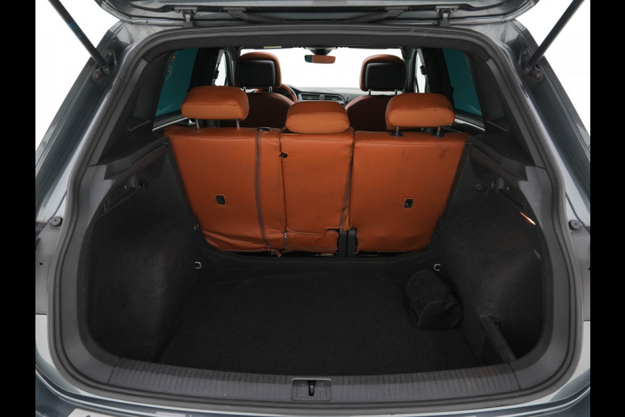 Volkswagen Tiguan 2.0 TDI Comfortline Aut. *PANO | LED-LIGHTS | ADAPTIVE-CRUISE | COMFORT-SEATS | PARKPILOT | ECC | AMBIENT-LIGHT | HEATED-SEATS | PDC | 17''ALU*
