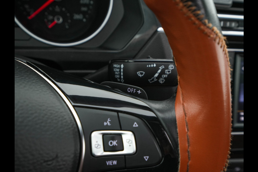 Volkswagen Tiguan 2.0 TDI Comfortline Aut. *PANO | LED-LIGHTS | ADAPTIVE-CRUISE | COMFORT-SEATS | PARKPILOT | ECC | AMBIENT-LIGHT | HEATED-SEATS | PDC | 17''ALU*
