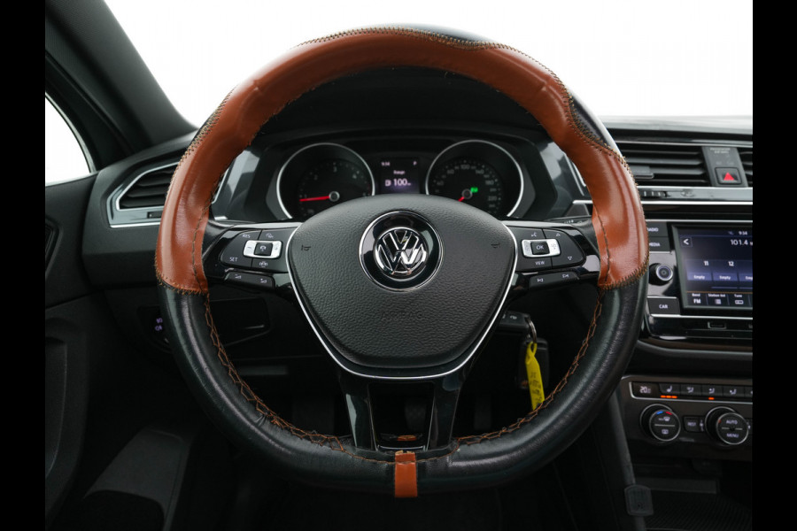 Volkswagen Tiguan 2.0 TDI Comfortline Aut. *PANO | LED-LIGHTS | ADAPTIVE-CRUISE | COMFORT-SEATS | PARKPILOT | ECC | AMBIENT-LIGHT | HEATED-SEATS | PDC | 17''ALU*