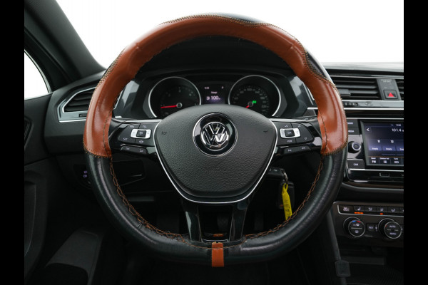 Volkswagen Tiguan 2.0 TDI Comfortline Aut. *PANO | LED-LIGHTS | ADAPTIVE-CRUISE | COMFORT-SEATS | PARKPILOT | ECC | AMBIENT-LIGHT | HEATED-SEATS | PDC | 17''ALU*