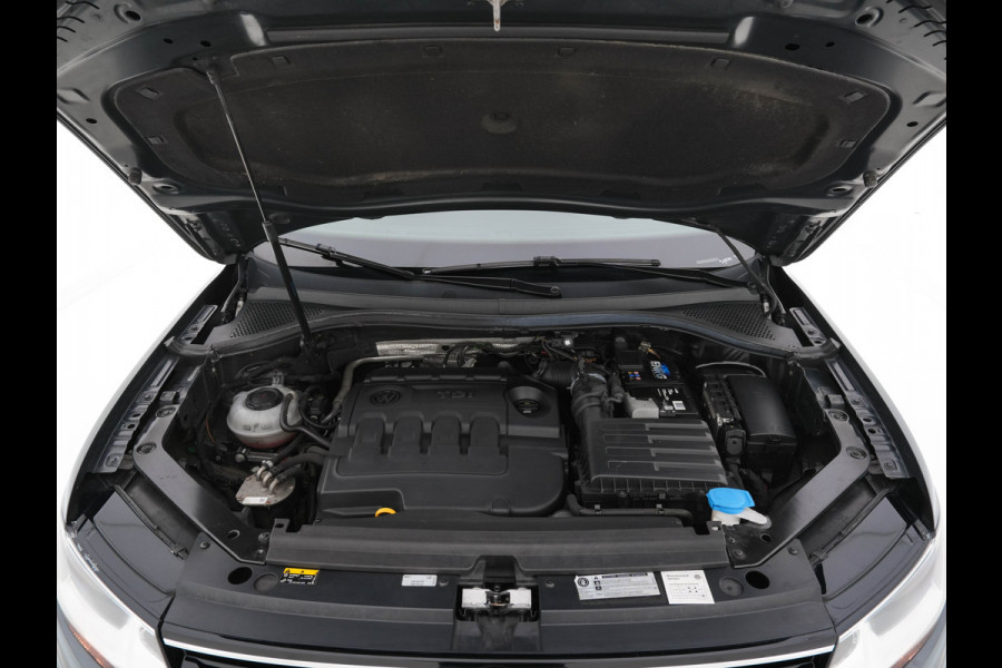 Volkswagen Tiguan 2.0 TDI Comfortline Aut. *PANO | LED-LIGHTS | ADAPTIVE-CRUISE | COMFORT-SEATS | PARKPILOT | ECC | AMBIENT-LIGHT | HEATED-SEATS | PDC | 17''ALU*