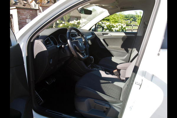 Volkswagen Tiguan 1.5 TSI ACT Highline | Apple Carplay | Led koplampen | Automaat | Trekhaak | Parkeersensoren |