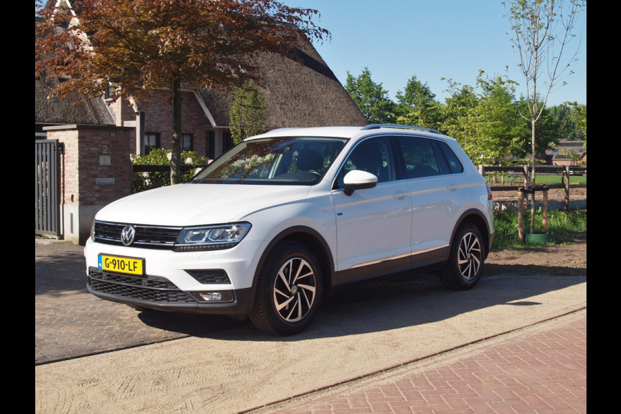 Volkswagen Tiguan 1.5 TSI ACT Highline | Apple Carplay | Led koplampen | Automaat | Trekhaak | Parkeersensoren |