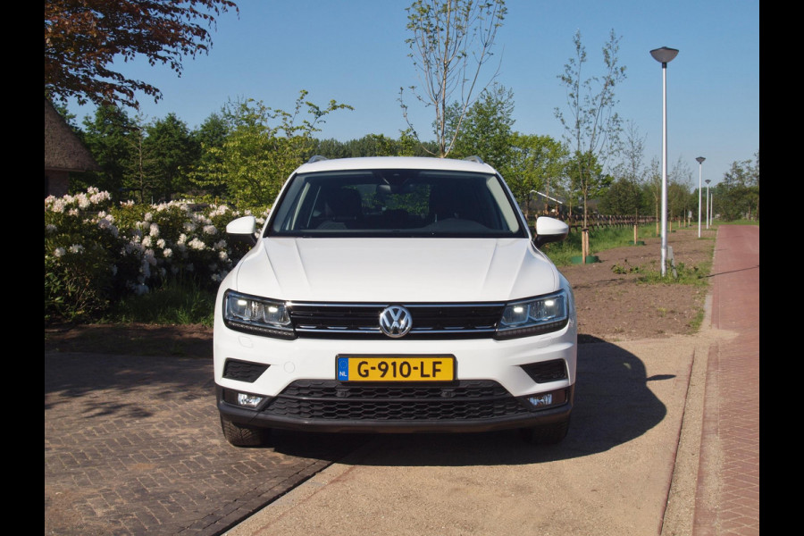 Volkswagen Tiguan 1.5 TSI ACT Highline | Apple Carplay | Led koplampen | Automaat | Trekhaak | Parkeersensoren |