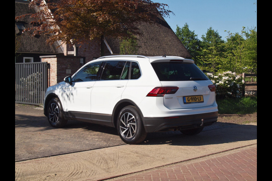 Volkswagen Tiguan 1.5 TSI ACT Highline | Apple Carplay | Led koplampen | Automaat | Trekhaak | Parkeersensoren |
