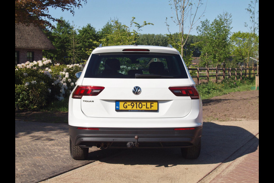 Volkswagen Tiguan 1.5 TSI ACT Highline | Apple Carplay | Led koplampen | Automaat | Trekhaak | Parkeersensoren |