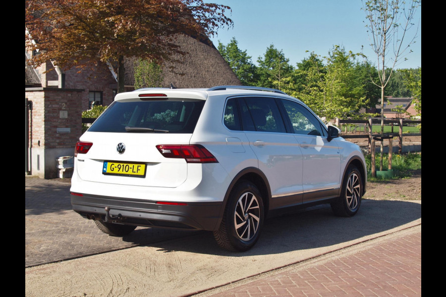 Volkswagen Tiguan 1.5 TSI ACT Highline | Apple Carplay | Led koplampen | Automaat | Trekhaak | Parkeersensoren |