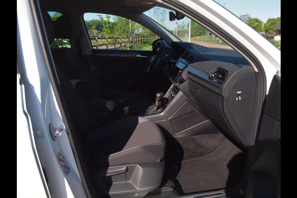 Volkswagen Tiguan 1.5 TSI ACT Highline | Apple Carplay | Led koplampen | Automaat | Trekhaak | Parkeersensoren |