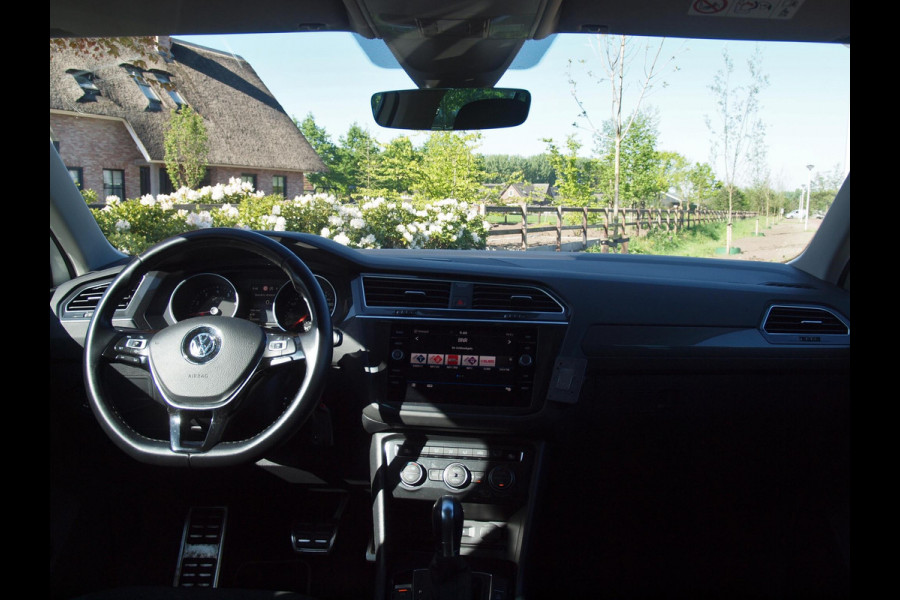 Volkswagen Tiguan 1.5 TSI ACT Highline | Apple Carplay | Led koplampen | Automaat | Trekhaak | Parkeersensoren |