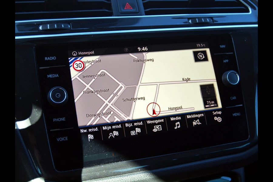 Volkswagen Tiguan 1.5 TSI ACT Highline | Apple Carplay | Led koplampen | Automaat | Trekhaak | Parkeersensoren |