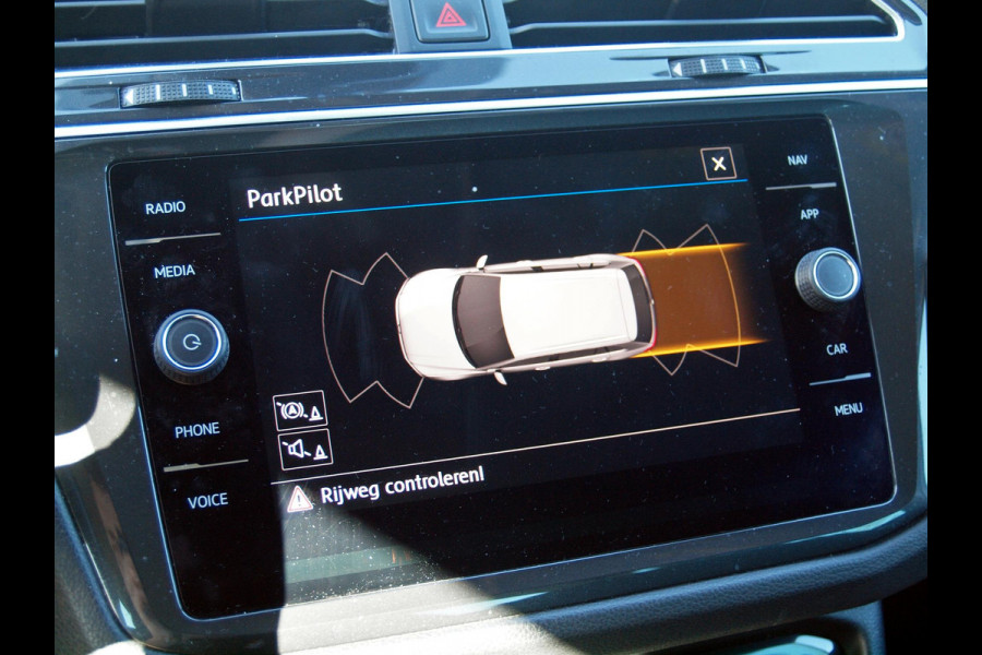 Volkswagen Tiguan 1.5 TSI ACT Highline | Apple Carplay | Led koplampen | Automaat | Trekhaak | Parkeersensoren |