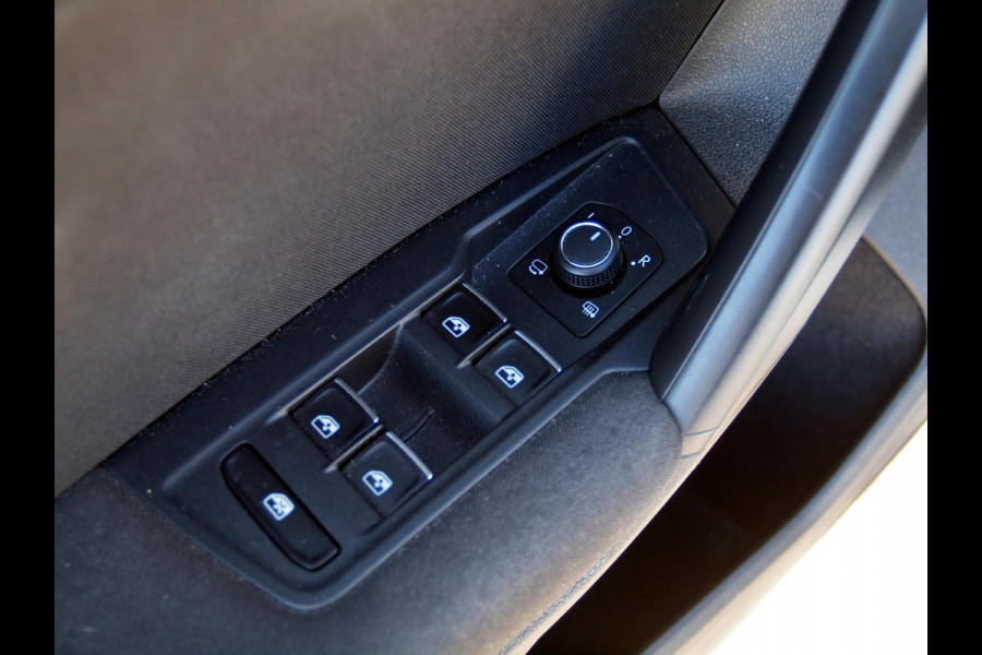 Volkswagen Tiguan 1.5 TSI ACT Highline | Apple Carplay | Led koplampen | Automaat | Trekhaak | Parkeersensoren |