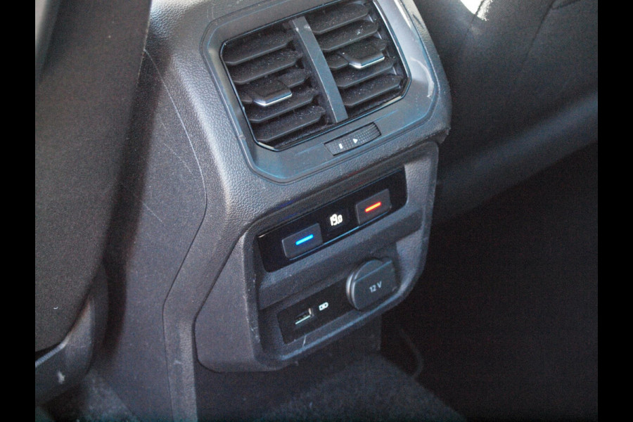 Volkswagen Tiguan 1.5 TSI ACT Highline | Apple Carplay | Led koplampen | Automaat | Trekhaak | Parkeersensoren |