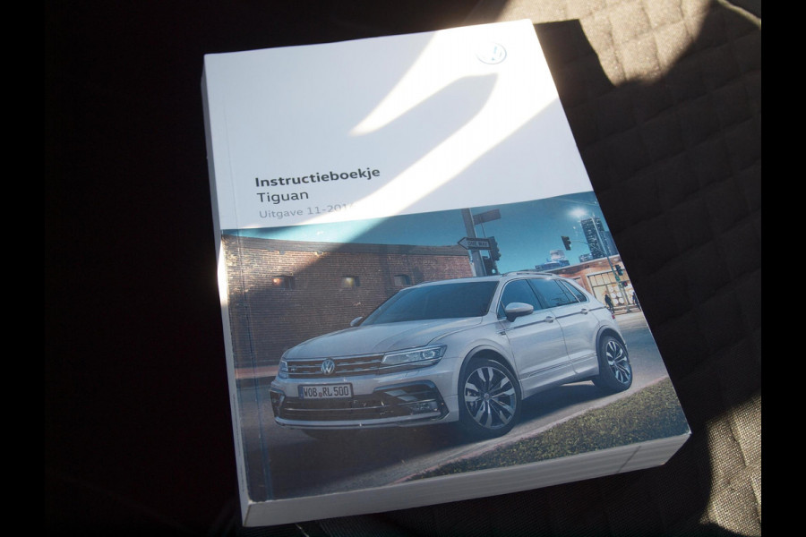 Volkswagen Tiguan 1.5 TSI ACT Highline | Apple Carplay | Led koplampen | Automaat | Trekhaak | Parkeersensoren |