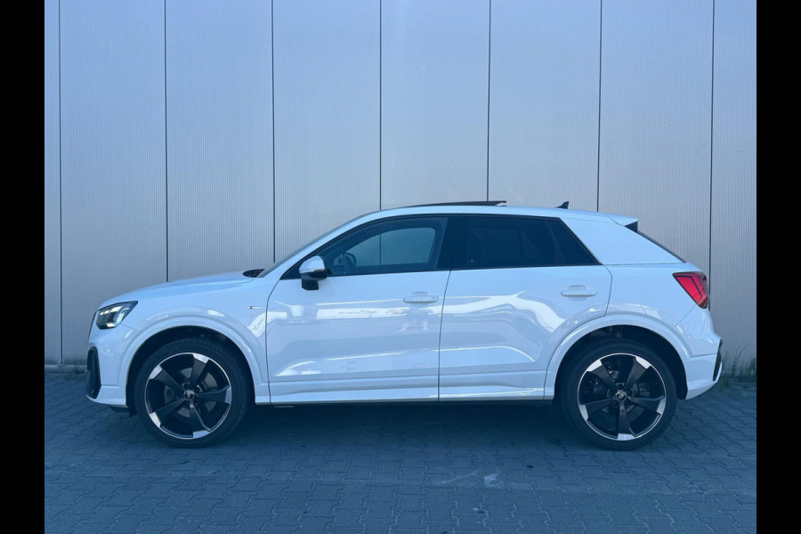Audi Q2 35 TFSI S Line Automaat / Pano / LED / Keyless / Carplay / Camera