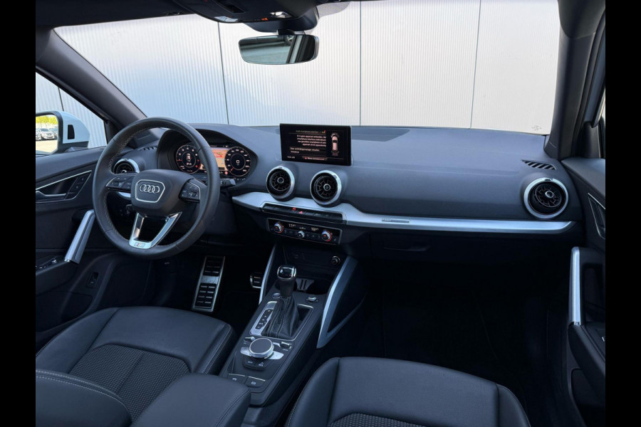 Audi Q2 35 TFSI S Line Automaat / Pano / LED / Keyless / Carplay / Camera