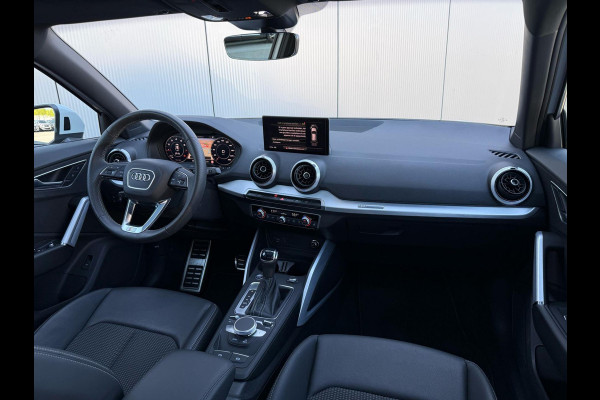 Audi Q2 35 TFSI S Line Automaat / Pano / LED / Keyless / Carplay / Camera