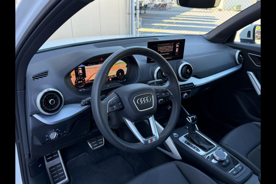 Audi Q2 35 TFSI S Line Automaat / Pano / LED / Keyless / Carplay / Camera