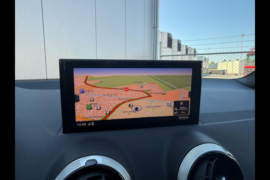 Audi Q2 35 TFSI S Line Automaat / Pano / LED / Keyless / Carplay / Camera