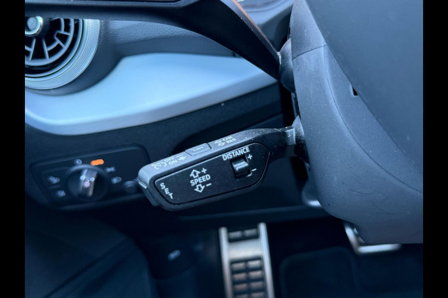 Audi Q2 35 TFSI S Line Automaat / Pano / LED / Keyless / Carplay / Camera