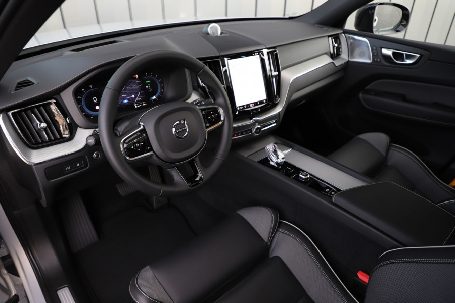 Volvo XC60 2.0 T8 AWD Polestar Engineered | 455PK | Heico | Pano | Keyles-go | Head-up | Bowers&wilkins | Memory | Stuurwielverw. | NL-Auto